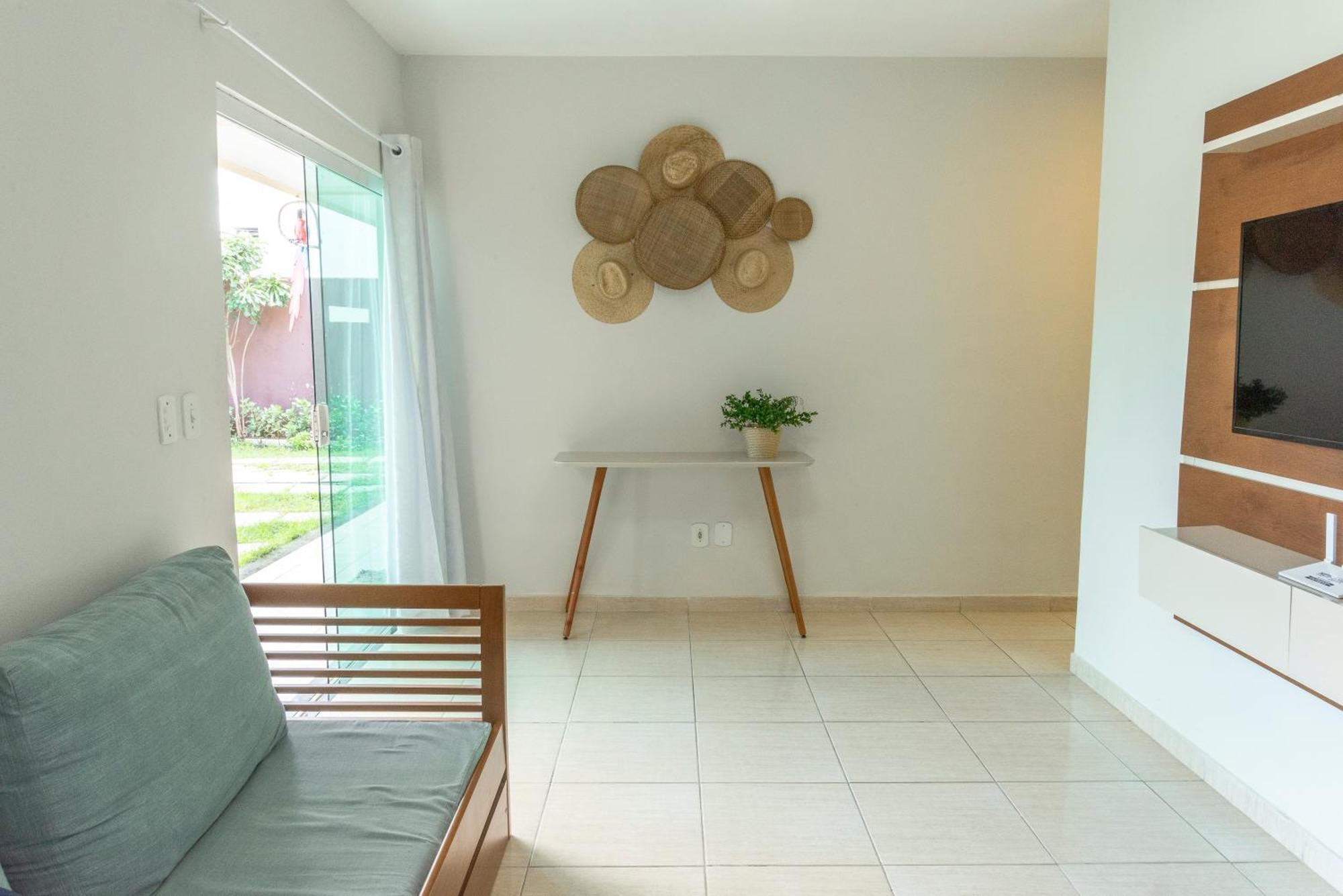 500M Praia Taperapuan; 2 Quartos; Wifi 300Mbs; Churrasqueira; Chuveirao; Estacionamento Gratuito 1 Carro.