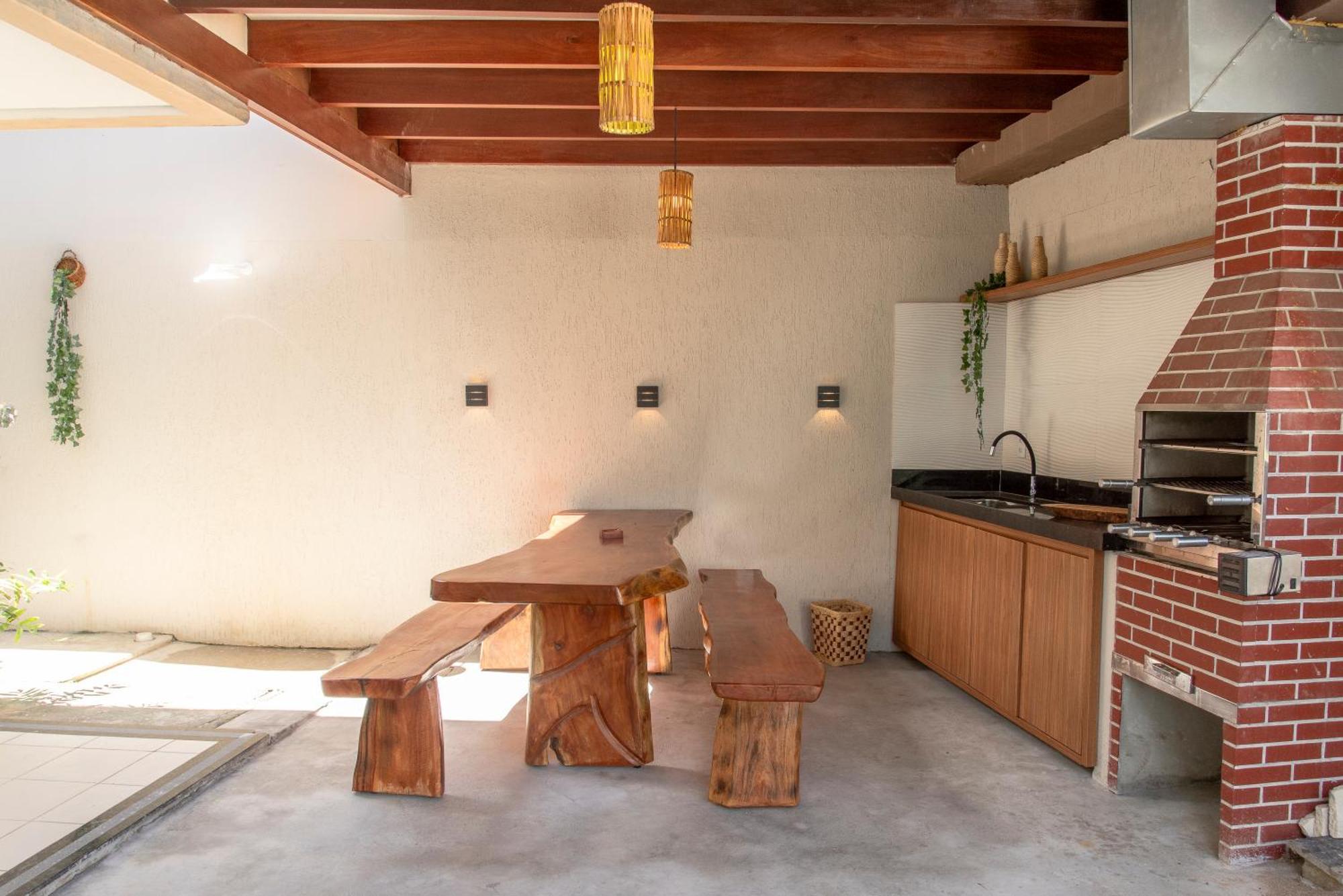 500M Praia Taperapuan; 2 Quartos; Wifi 300Mbs; Churrasqueira; Chuveirao; Estacionamento Gratuito 1 Carro.
