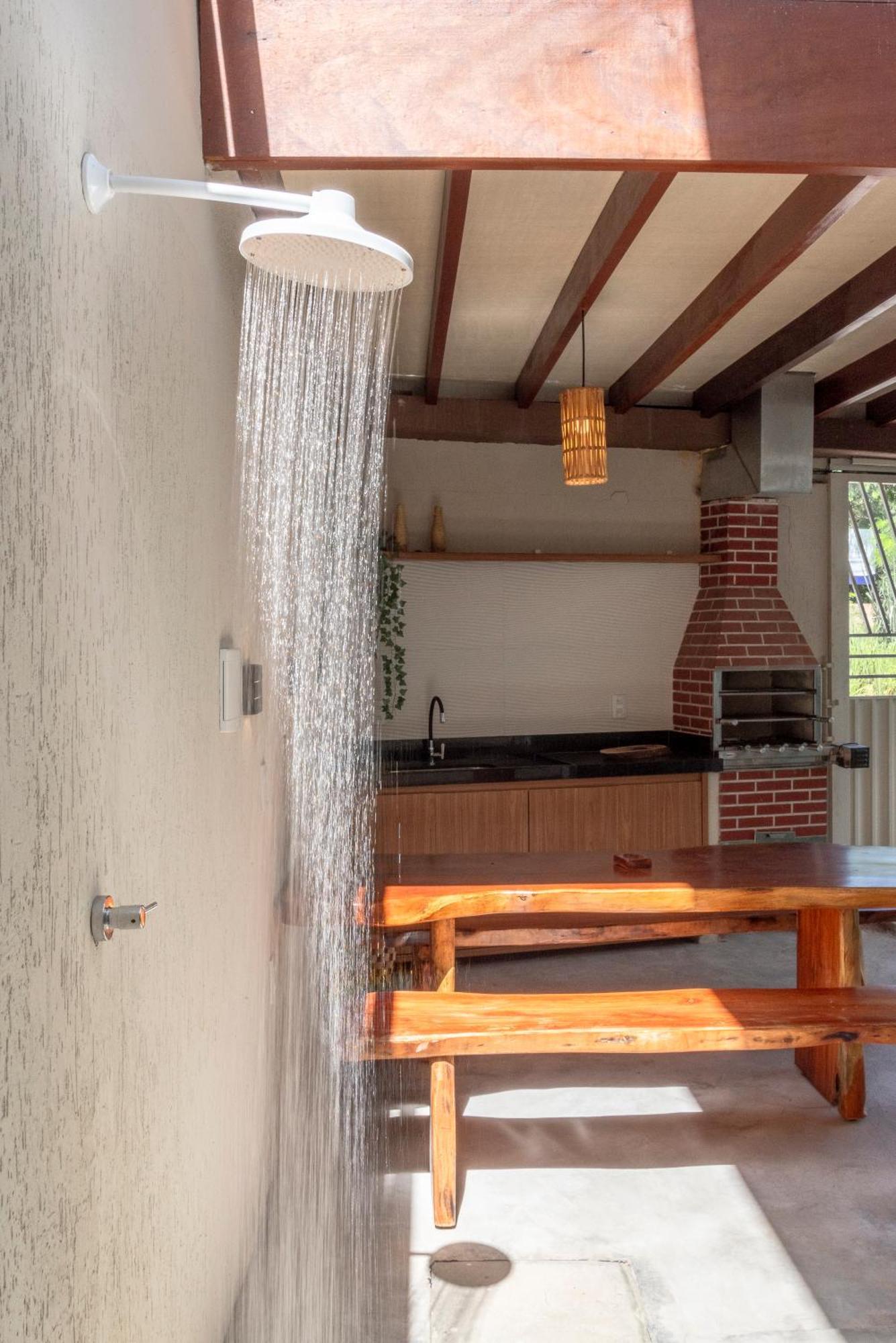 500M Praia Taperapuan; 2 Quartos; Wifi 300Mbs; Churrasqueira; Chuveirao; Estacionamento Gratuito 1 Carro.