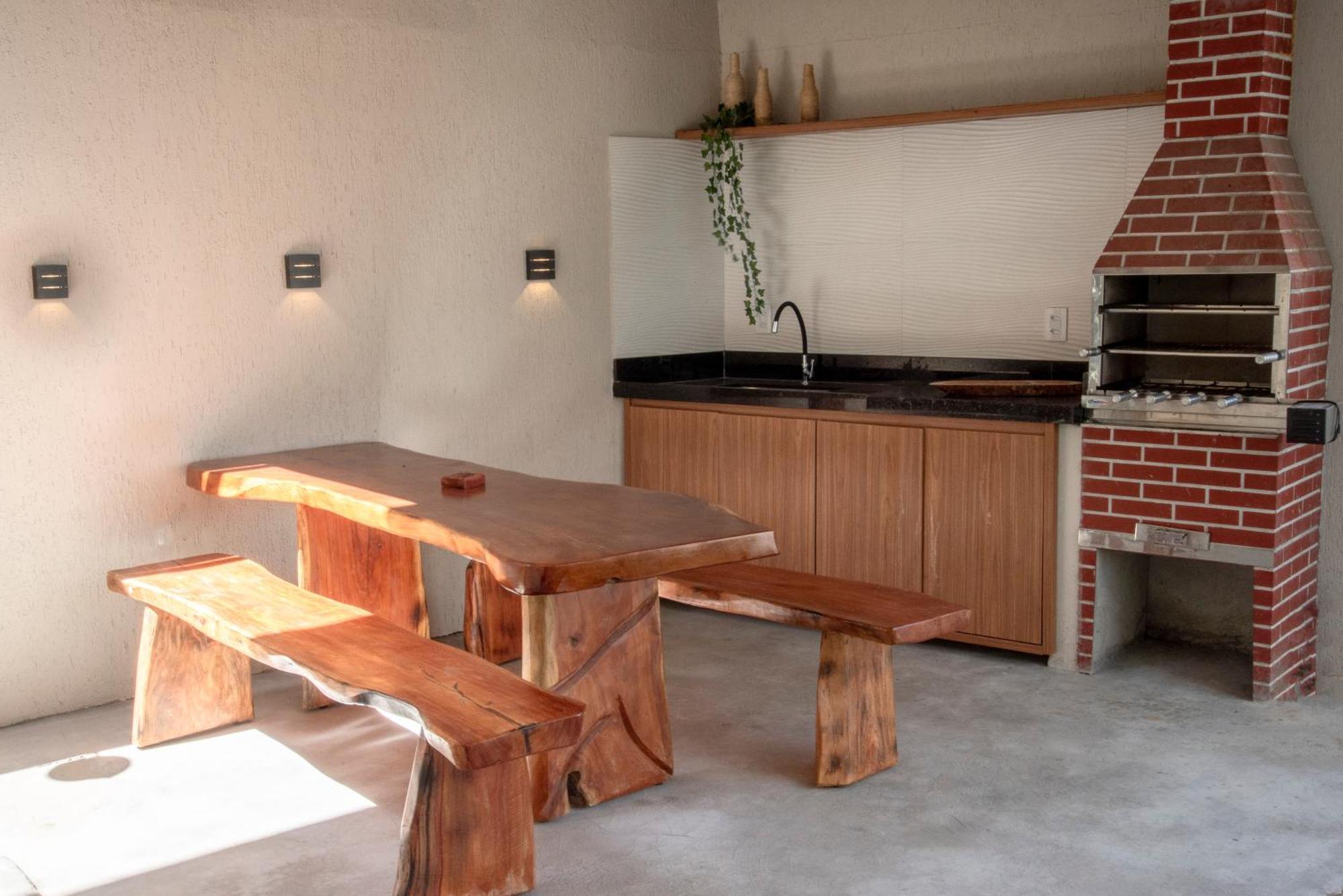 Casa de férias 500M Praia Taperapuan; 2 Quartos; Wifi 300Mbs; Churrasqueira; Chuveirao; Estacionamento Gratuito 1 Carro.