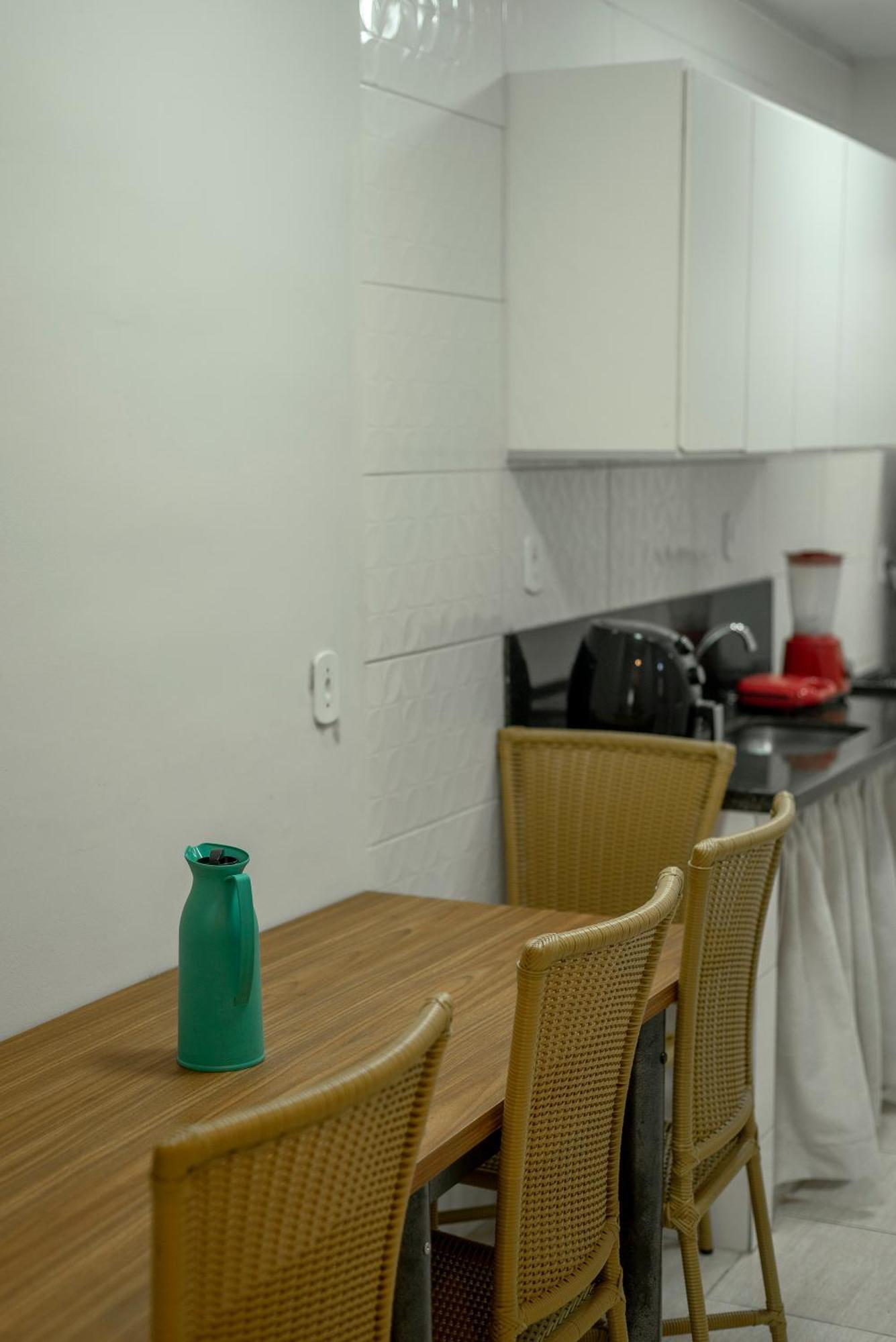 Casa de férias 500M Praia Taperapuan; 2 Quartos; Wifi 300Mbs; Churrasqueira; Chuveirao; Estacionamento Gratuito 1 Carro.