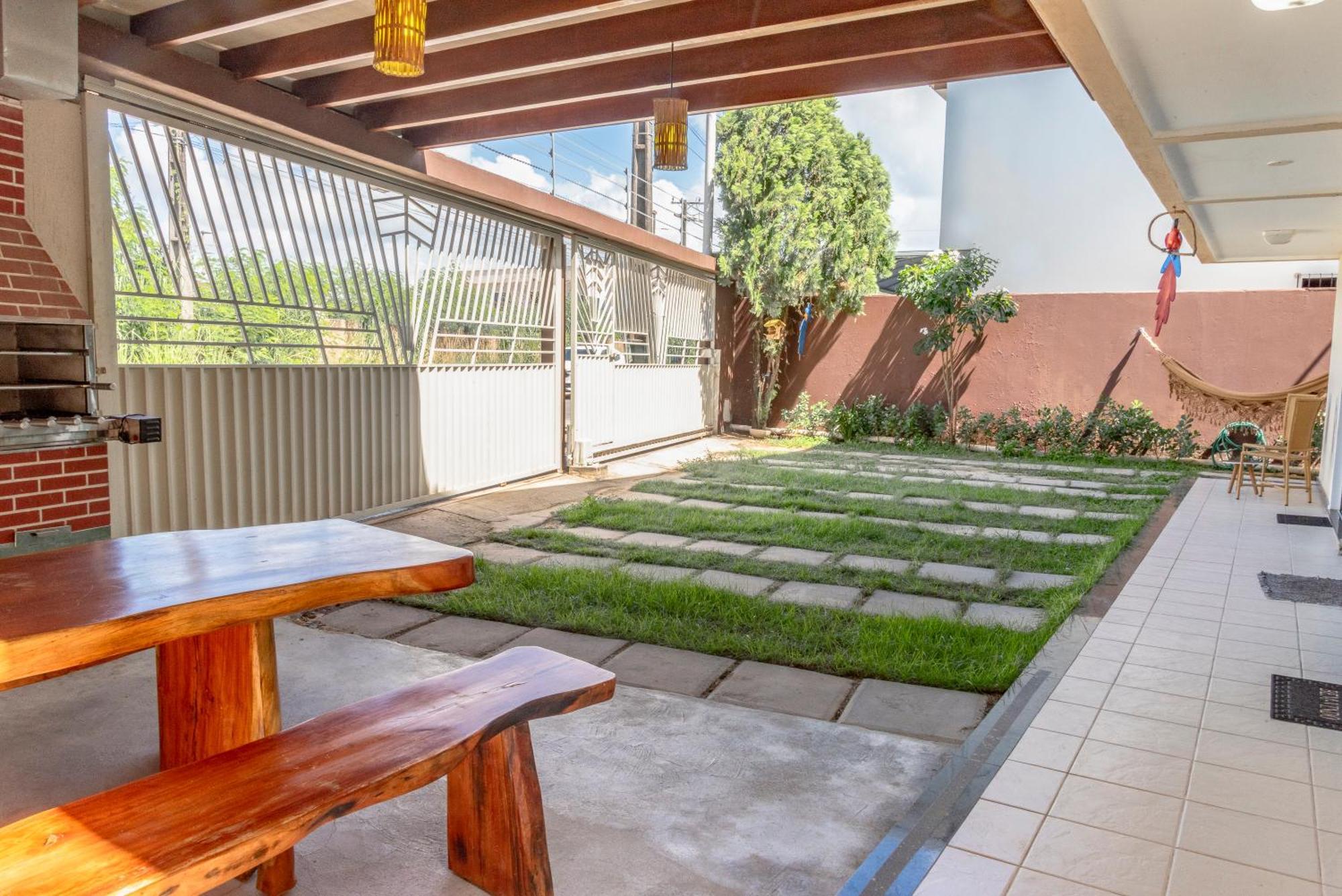 Casa de férias 500M Praia Taperapuan; 2 Quartos; Wifi 300Mbs; Churrasqueira; Chuveirao; Estacionamento Gratuito 1 Carro. Porto Seguro