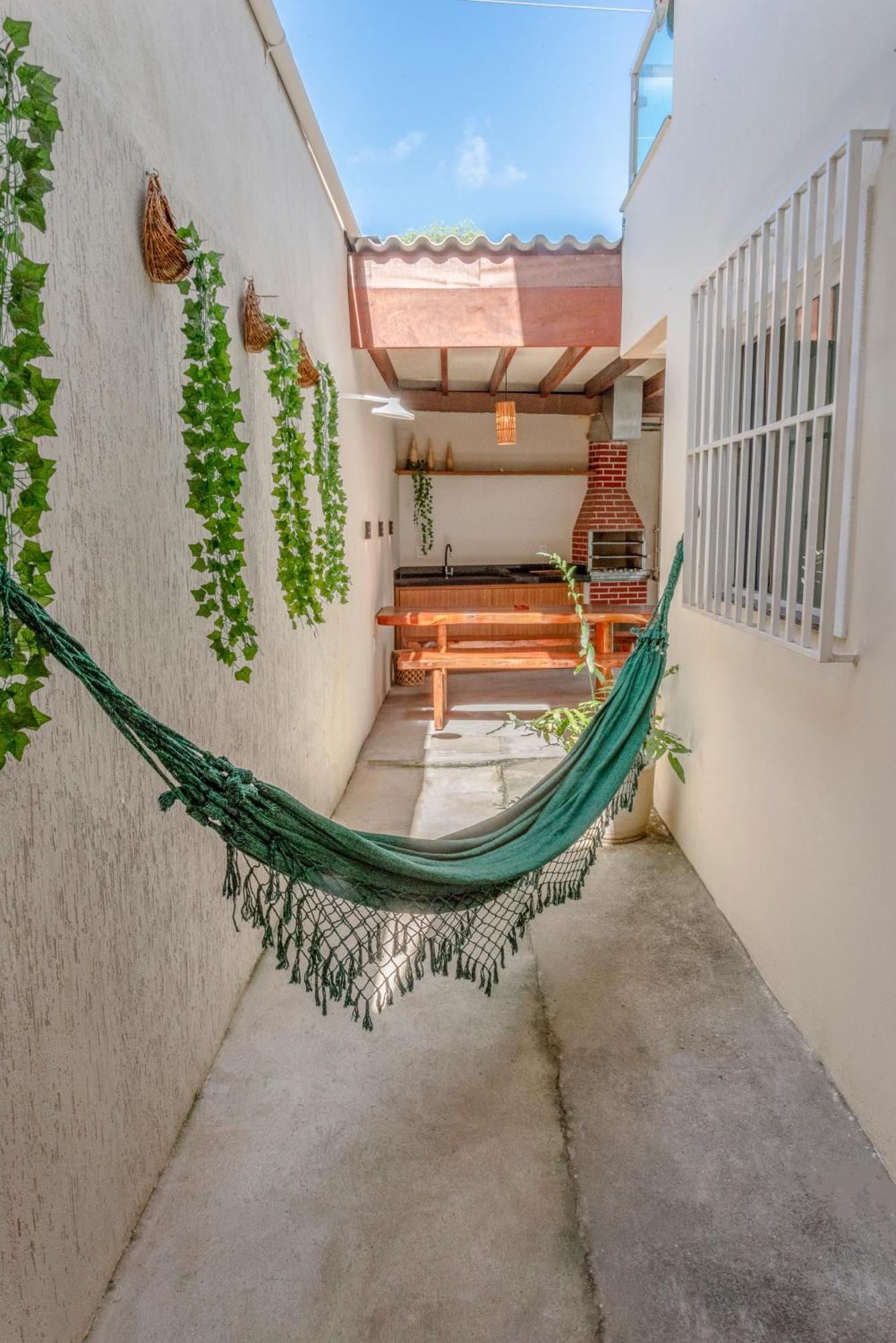 Casa de férias 500M Praia Taperapuan; 2 Quartos; Wifi 300Mbs; Churrasqueira; Chuveirao; Estacionamento Gratuito 1 Carro.