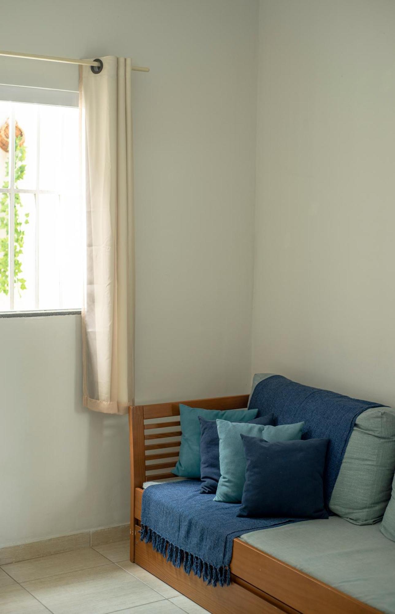 500M Praia Taperapuan; 2 Quartos; Wifi 300Mbs; Churrasqueira; Chuveirao; Estacionamento Gratuito 1 Carro.
