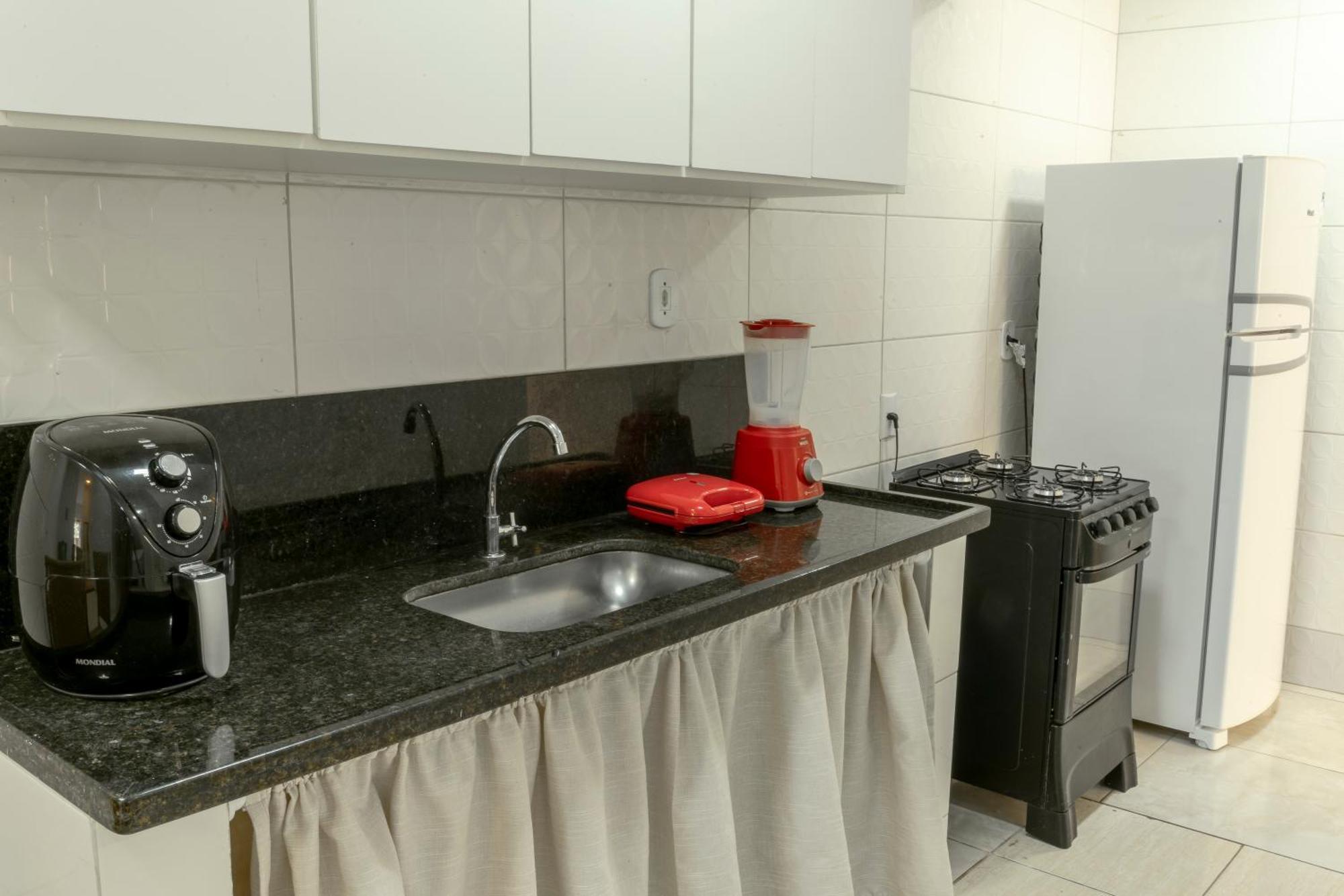 Casa de férias 500M Praia Taperapuan; 2 Quartos; Wifi 300Mbs; Churrasqueira; Chuveirao; Estacionamento Gratuito 1 Carro.
