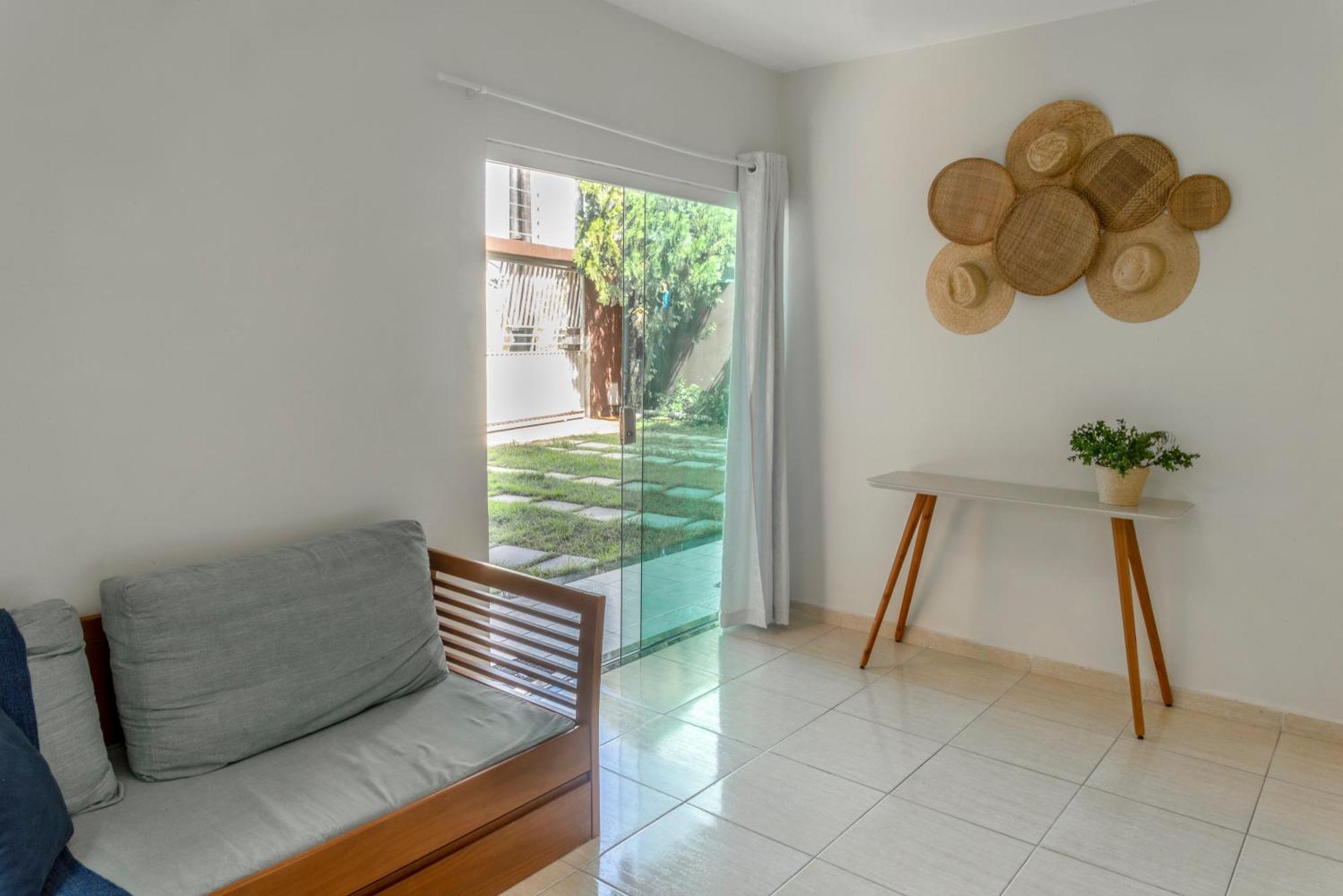 500M Praia Taperapuan; 2 Quartos; Wifi 300Mbs; Churrasqueira; Chuveirao; Estacionamento Gratuito 1 Carro.