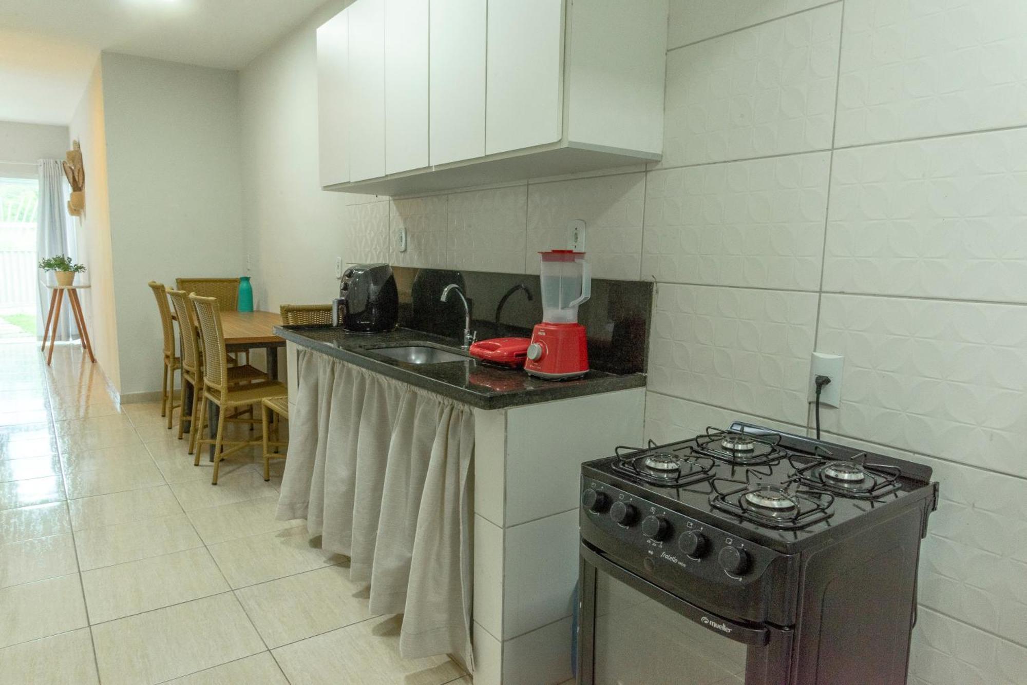500M Praia Taperapuan; 2 Quartos; Wifi 300Mbs; Churrasqueira; Chuveirao; Estacionamento Gratuito 1 Carro.