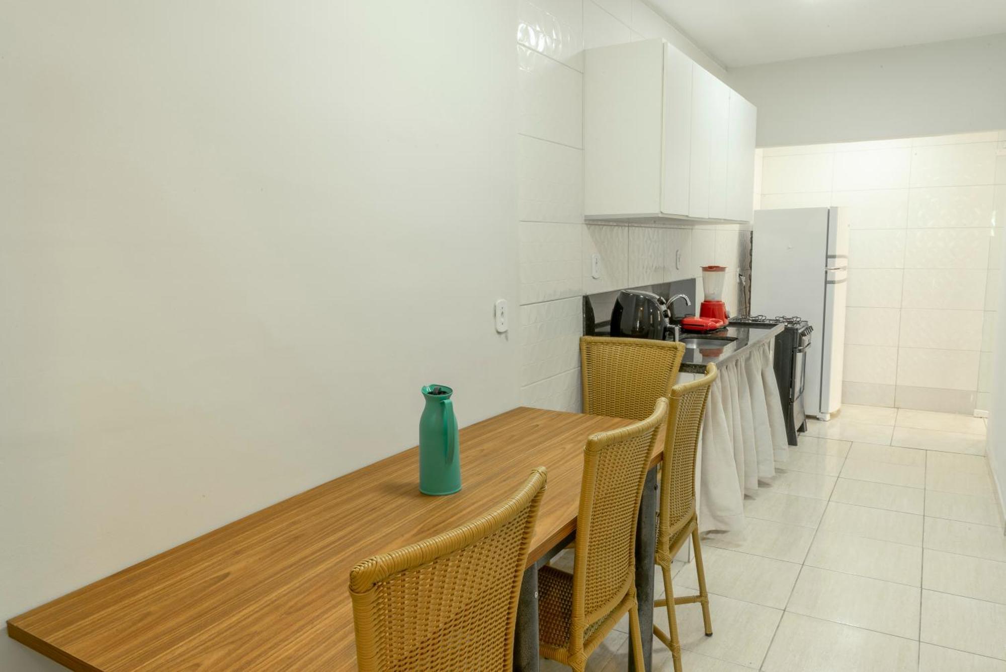 Casa de férias 500M Praia Taperapuan; 2 Quartos; Wifi 300Mbs; Churrasqueira; Chuveirao; Estacionamento Gratuito 1 Carro.