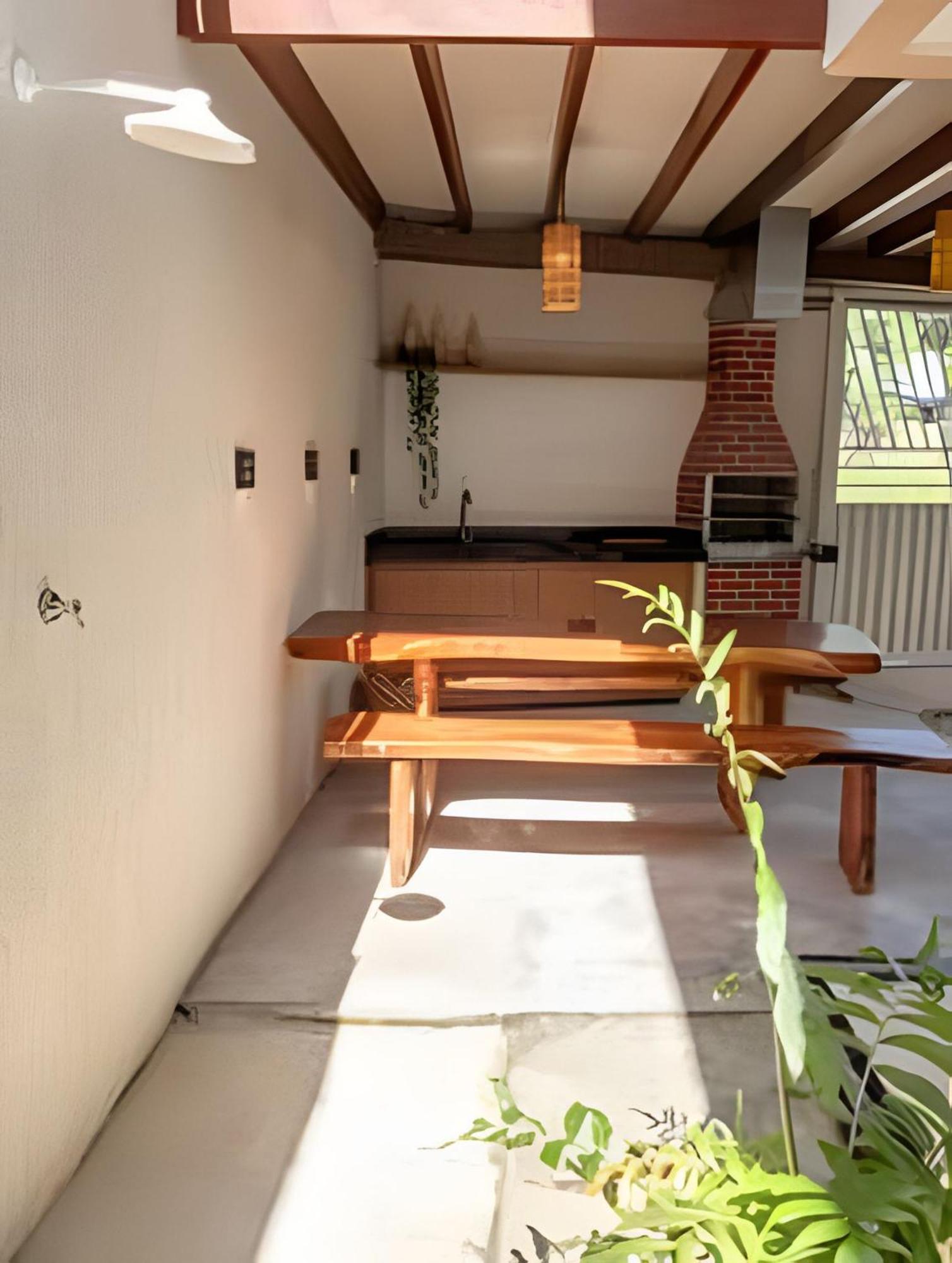 500M Praia Taperapuan; 2 Quartos; Wifi 300Mbs; Churrasqueira; Chuveirao; Estacionamento Gratuito 1 Carro. Casa de férias Porto Seguro
