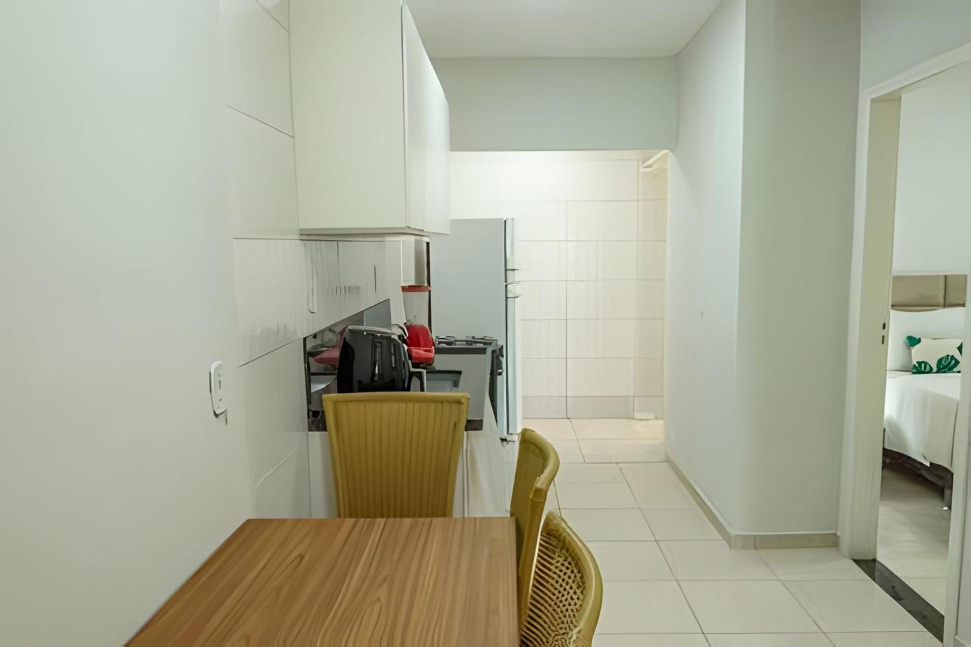 500M Praia Taperapuan; 2 Quartos; Wifi 300Mbs; Churrasqueira; Chuveirao; Estacionamento Gratuito 1 Carro.