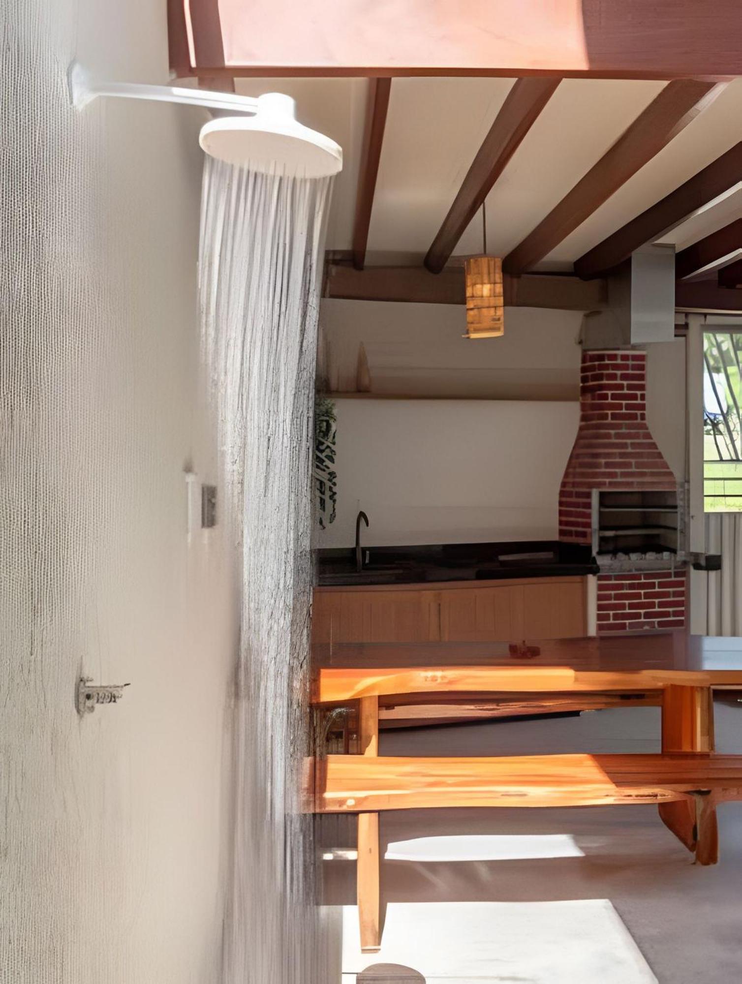 500M Praia Taperapuan; 2 Quartos; Wifi 300Mbs; Churrasqueira; Chuveirao; Estacionamento Gratuito 1 Carro. Casa de férias