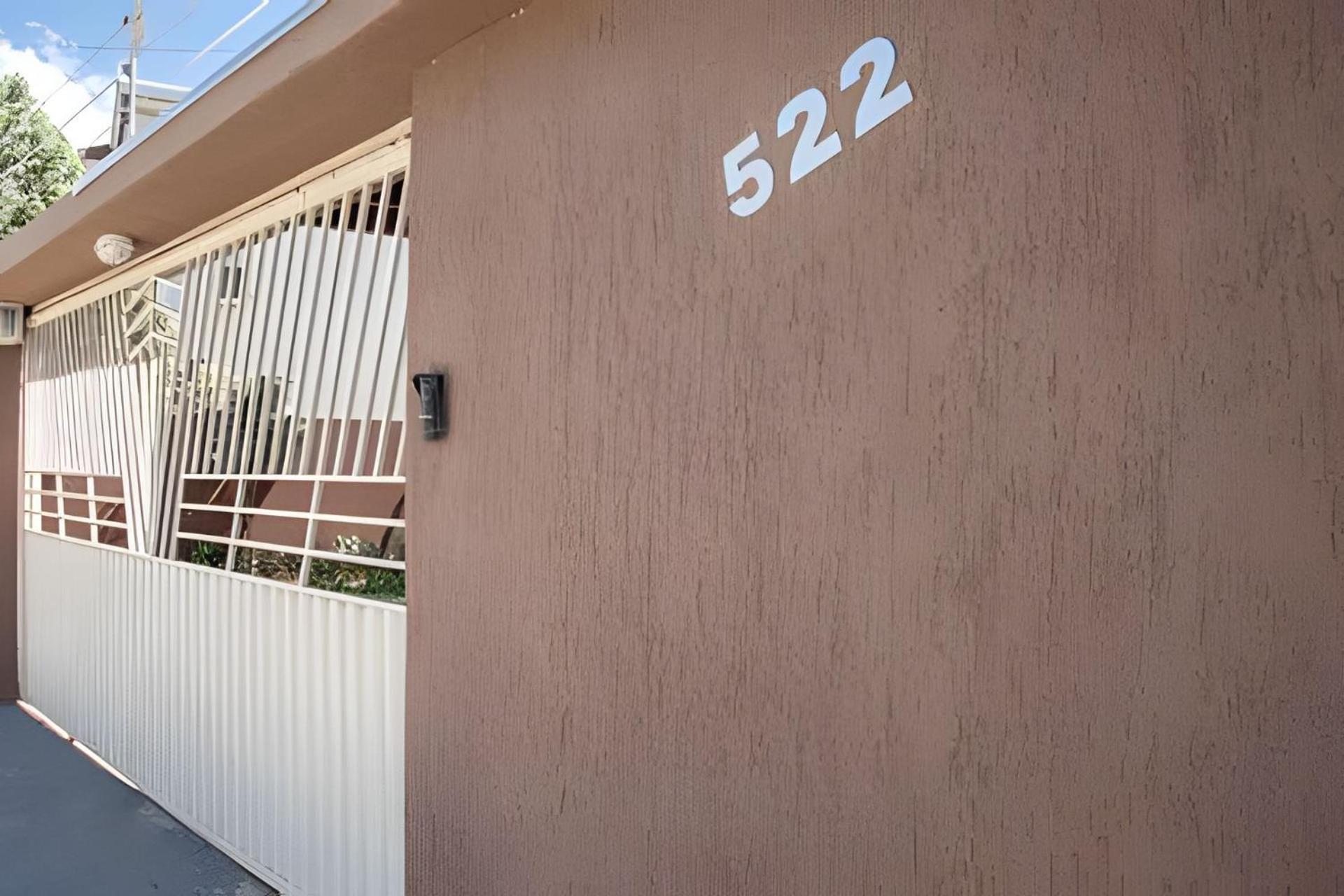 Casa de férias 500M Praia Taperapuan; 2 Quartos; Wifi 300Mbs; Churrasqueira; Chuveirao; Estacionamento Gratuito 1 Carro. Porto Seguro