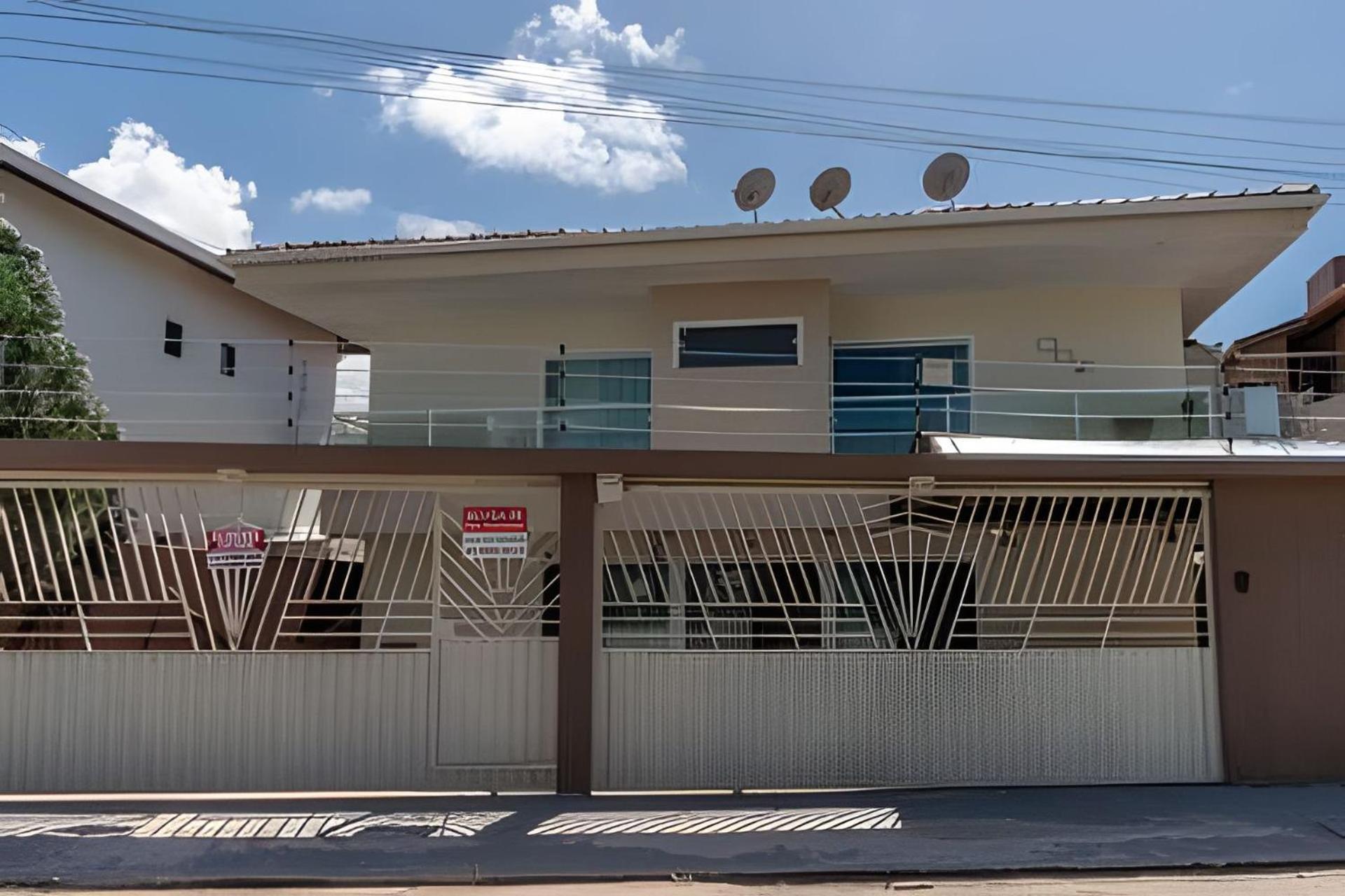 Casa de férias 500M Praia Taperapuan; 2 Quartos; Wifi 300Mbs; Churrasqueira; Chuveirao; Estacionamento Gratuito 1 Carro. *