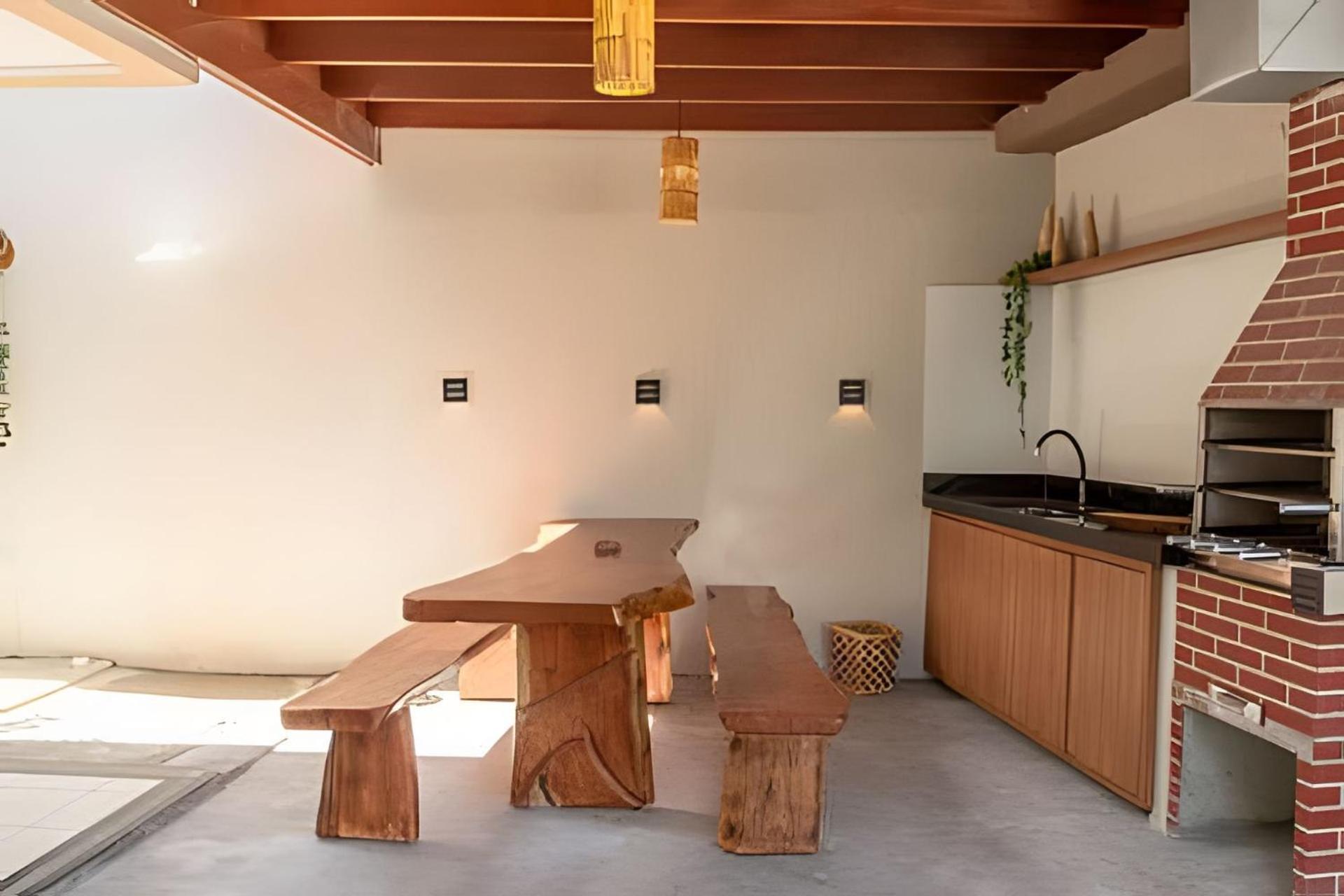 500M Praia Taperapuan; 2 Quartos; Wifi 300Mbs; Churrasqueira; Chuveirao; Estacionamento Gratuito 1 Carro. *