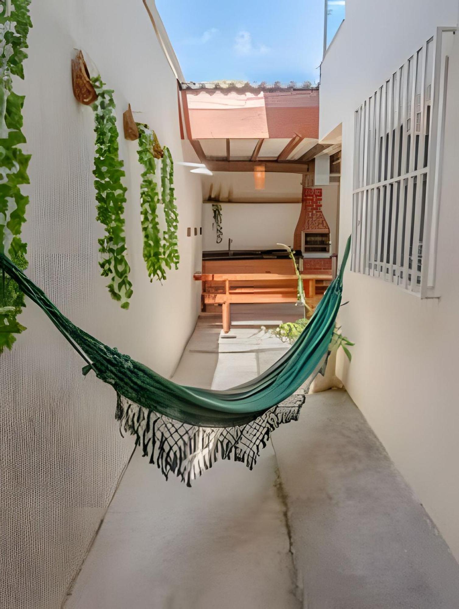 Casa de férias 500M Praia Taperapuan; 2 Quartos; Wifi 300Mbs; Churrasqueira; Chuveirao; Estacionamento Gratuito 1 Carro. *