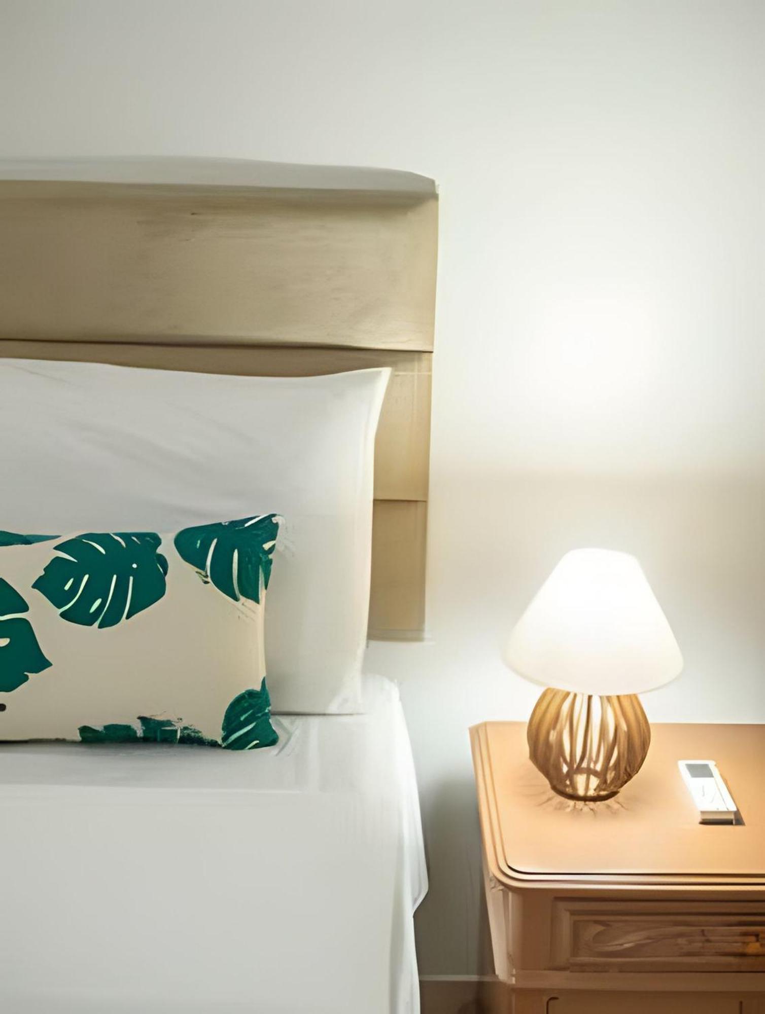 500M Praia Taperapuan; 2 Quartos; Wifi 300Mbs; Churrasqueira; Chuveirao; Estacionamento Gratuito 1 Carro. *
