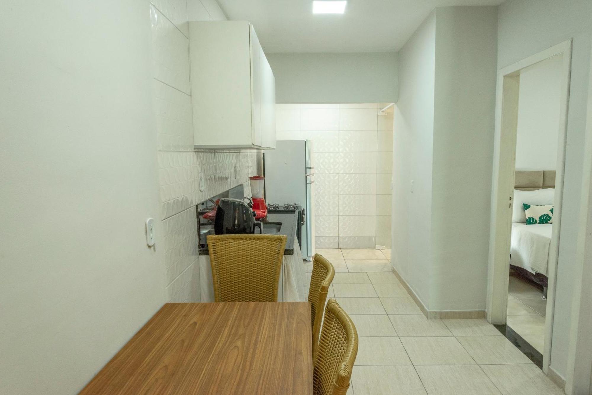 500M Praia Taperapuan; 2 Quartos; Wifi 300Mbs; Churrasqueira; Chuveirao; Estacionamento Gratuito 1 Carro.