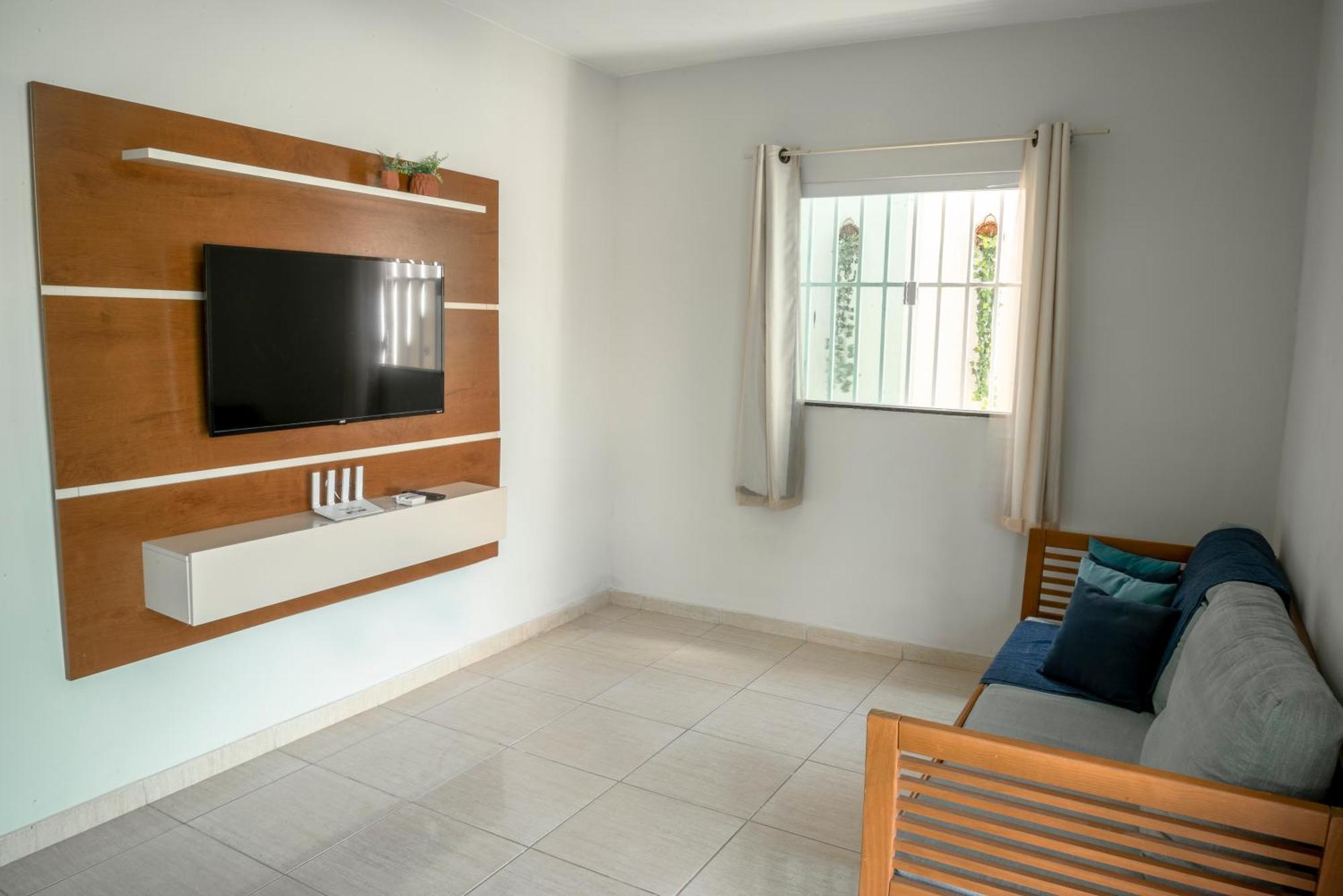 Holiday home 500M Praia Taperapuan; 2 Quartos; Wifi 300Mbs; Churrasqueira; Chuveirao; Estacionamento Gratuito 1 Carro.